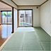 和室：南向きで陽当たり良好な1階の和室です。