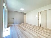 ＜リビング/Living room＞16帖のLDK、南向き明るい室内！