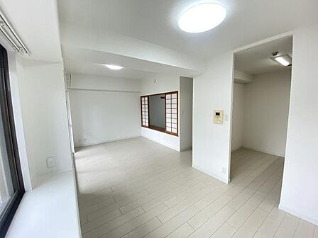 <リビング/Living room>14帖のLDK、南向き明るい室内!