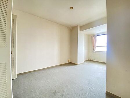 <洋室/Bed room>ひろびろ8.5帖の主寝室,クローゼット付き