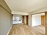 リビング/ダイニング：＜リビング/Living room＞11.3帖のLD?、隣室洋室と繋げて使用できます