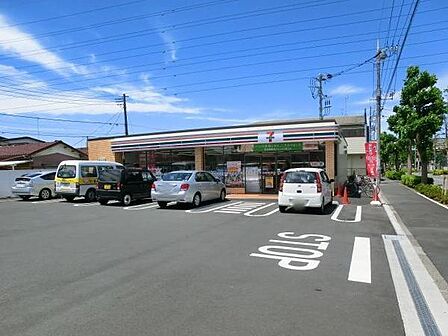 セブンイレブン松戸西馬橋2丁目店まで532m、徒歩約7分急なお買い物にも対応できますね