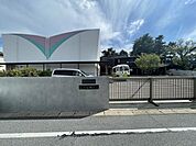 すみれ幼稚園まで174m、徒歩約3分送り迎えに嬉しい距離ですね