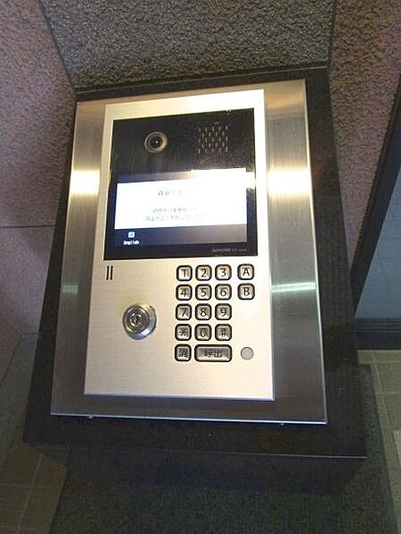 ＜エントランス／Main entrance＞オートロックで安心です！