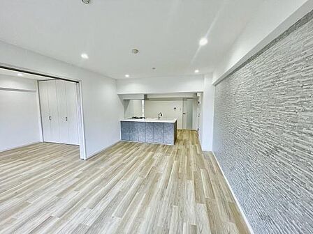 ＜リビング/Living room＞15.5帖のLDK、隣室洋室と繋げて使用できます