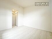 住まう方でカスタマイズしていただけるシンプルなデザインの内装。