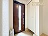 玄関：家族が毎日使う場所でありお客様をお迎えする玄関。