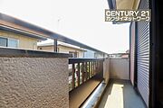 多くの陽光が降り注ぎ、室内に陽だまりを生み出してくれます。