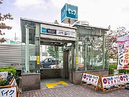 [周辺] 周辺環境-駅(240m)東京地下鉄有楽町線「千川」駅(徒歩3分)