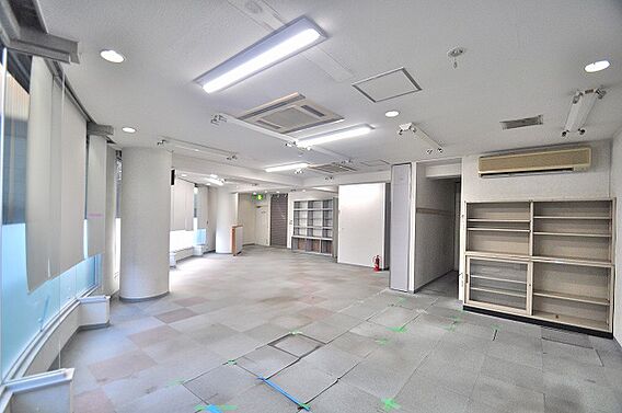 店舗室内