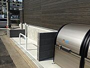 バイク置場、ごみ置場