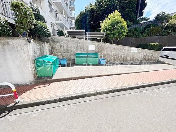 ごみ置き場