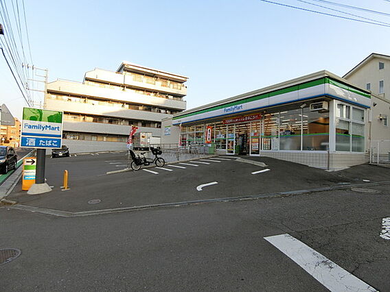 ファミリーマー...