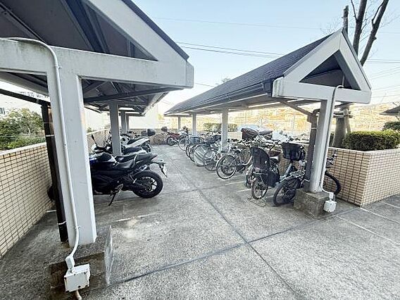 屋根付きのスペ...