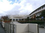 藤ヶ丘中学校まで1100m