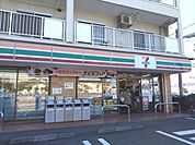 セブンイレブン石川3丁目店まで403m、駐車スペースがたくさんあるので、駐車しやすいコンビニ