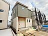 その他：シャープな外観デザインが特徴的な新築住宅です。窓の配置や外壁のツートーンカラーが印象的です。玄関部分にはしっかりとした屋根があり雨の日も安心です。