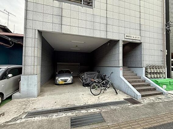 建物の一階部分...