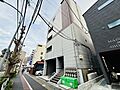 通り沿いに面し...