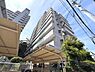 その他：明るい外観が特徴的なマンションです。バルコニー付きのお部屋が多く開放感があります。自転車置き場も確保されており生活利便性に配慮されています。緑が取り入れられている共用部も魅力的です。