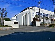 藤沢市立石川小学校まで523m