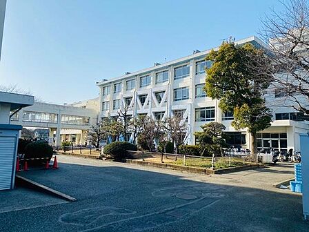 湘南台小学校まで618m