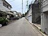 その他：前面道路は広く車の出し入れがしやすい造りです。周辺には住宅が立ち並び落ち着いた雰囲気が魅力です。道路沿いの建物も整然としておりすっきりとした街並みが印象的です。道路の舗装状態も良好です。
