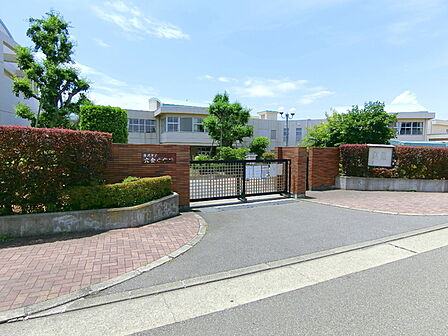 藤沢市立六会小学校まで640m
