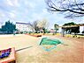 周辺：桐谷公園まで535m、2000年以降につくられた新しい公園で、高低差を生かした遊具などが設置されています。