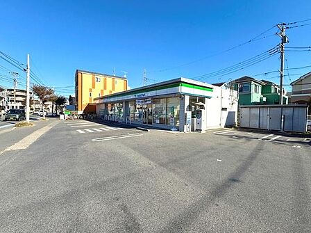 ファミリーマート　鵠沼海岸7丁目店まで293m