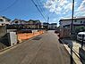 その他：前面道路がしっかりと整備されており車の出入りがしやすい現地写真です。