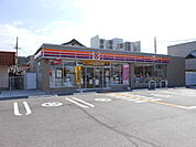 ファミリーマート米原駅西店まで652m