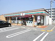 セブンイレブン　小泉まで551m