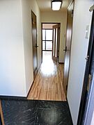 ※お部屋により内装の色合いが異なります。