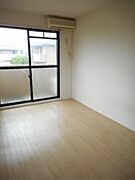 ※お部屋により内装の色合いが異なります。