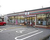 セブンイレブン彦根平田小学校前店まで528m