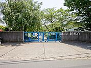 善前小学校まで約740m