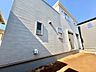 外観：南向きにつき陽当たり良好なお住まいです。