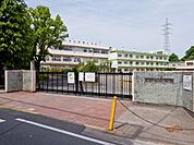 新郷小学校まで約640m