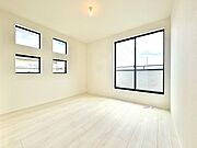 2階は全居室6帖以上の間取りです。すべてのお部屋に収納スペースを確保しました。