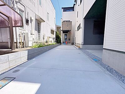 外観:奥が2号棟。北浦和駅まで徒歩15分の立地です。 外観:奥が2号棟。北浦和駅まで徒歩15分の立地です。