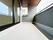 通風・採光にも優れ、心地よい光と風があふれています。