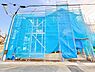 外観：バルコニーを二面確保、陽光が差し込む温かみのあるお住まいです。(令和8年3月 撮影)