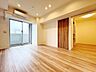 リビング/ダイニング：窓から風が通り抜けるような心地よさを感じられます。