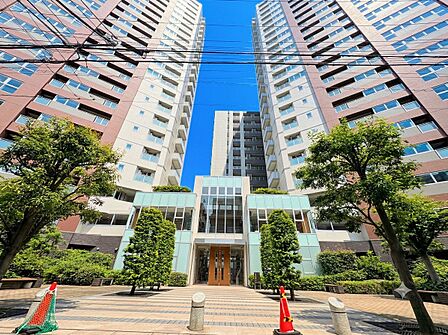 ビッグターミナル大宮駅まで徒歩8分の立地。都市の利便性を身近に感じながら上質な住空間を楽しめます。