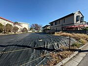 西側8.1m公道・南側4mに面した角地。