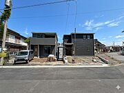 右側が当物件。リビングと続き間和室のある人気の間取り。(令和8年6月 撮影)