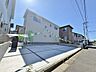 駐車場：駐車スペース3台分です。ゆったりとした駐車場は車庫入れもスムーズです。