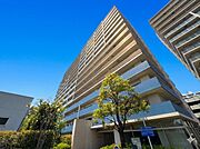 JR埼京線「戸田公園」駅まで徒歩8分の立地。駅からの帰り道にはスーパーやコンビニもあり、利便性良好。
