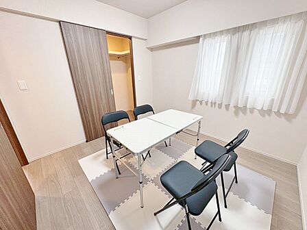 ゆったりとした休息と癒しを提供してくれる空間があります。